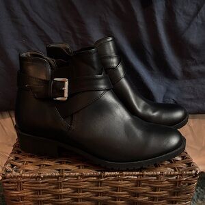 Time and Tru women’s Black Leather Ankle Boots 7.5 W